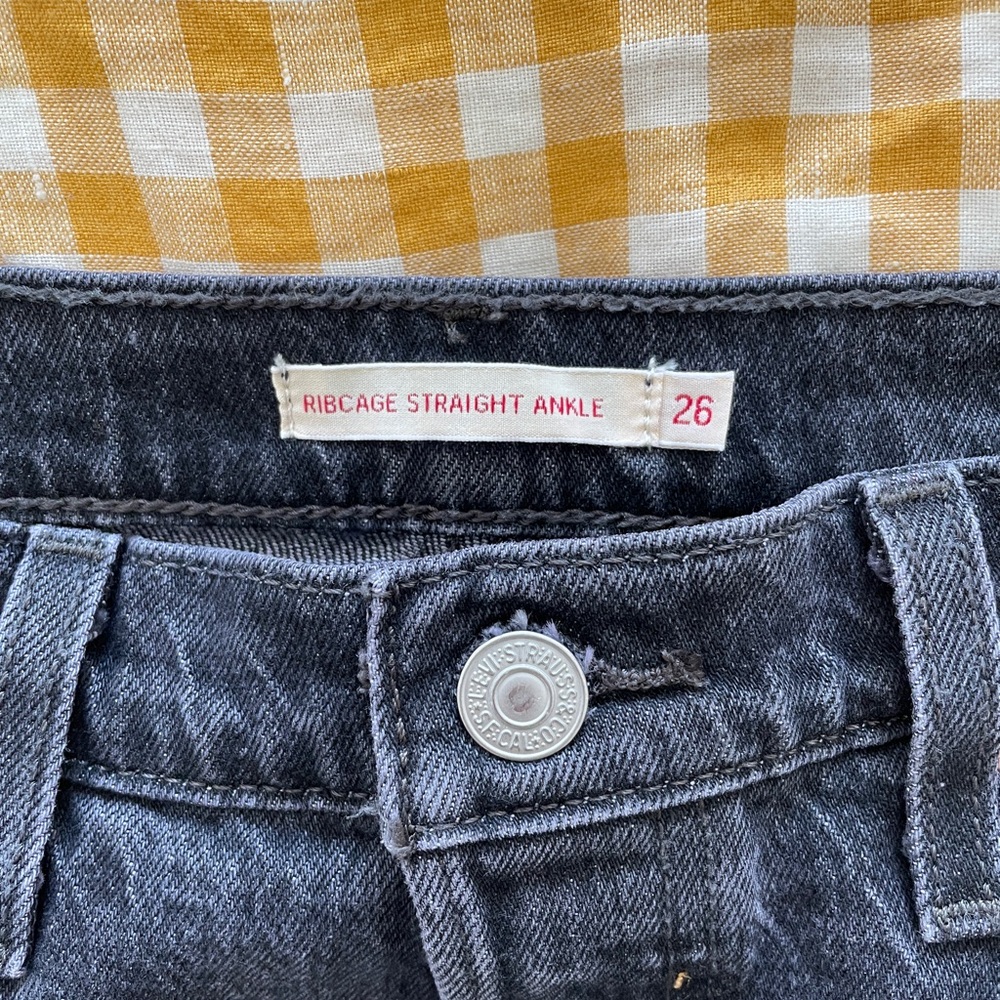 SOLD Levi’s Ribcage Straight, no back pockets | Size 26 | black - Picture 3 of 8